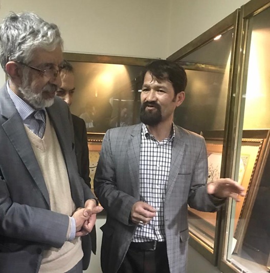 رئیس فرهنگستان زبان و ادب فارسی از نمایشگاه "قلم های لاجورد" بازدید کرد