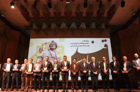 نشان ملی قند پارسی به دبیرکل کمیسیون ملی یونسکو اعطا شد