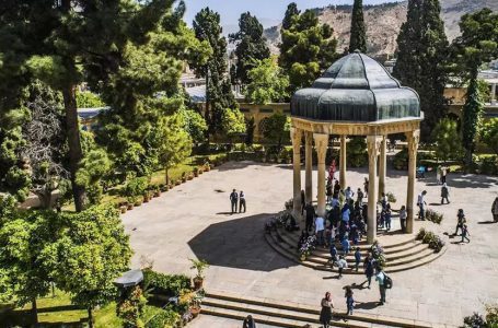 به‌مناسبت ۲۰ مهر، روز بزرگداشت حافظ؛ بنده عشقم و از هر دو جهان آزادم